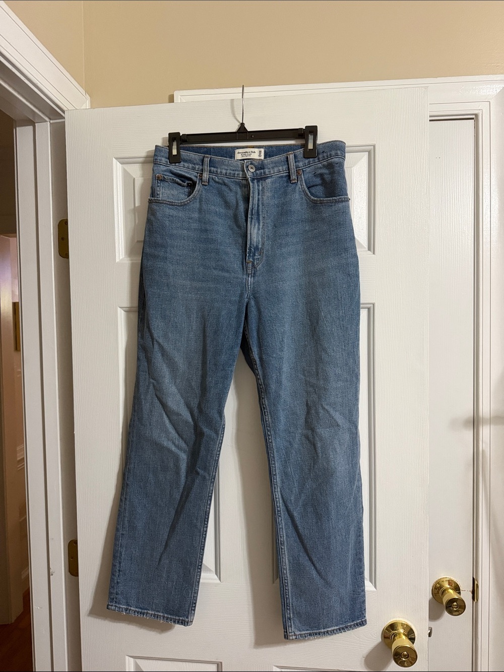 Abercrombie & Fitch Women's Light Wash The Ankle Straight Ultra High Rise Jeans